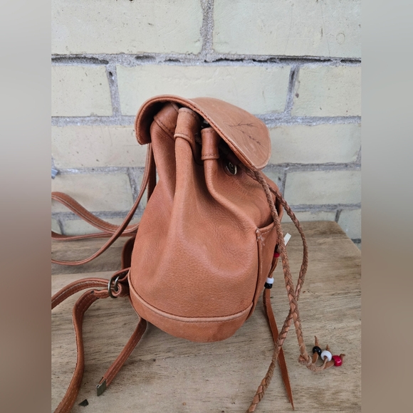 Vintage Leather Backpack - Picture 5 of 11